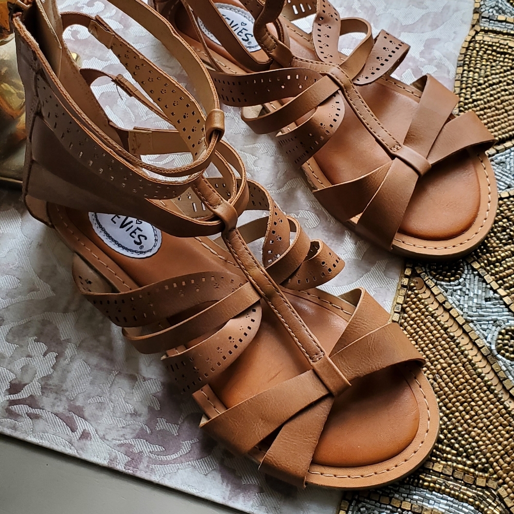Stevie's kids size 5/women's 6.5 gladiator style sandals